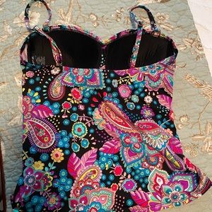 Tankini Top multicolor large. Lined cups with padding.